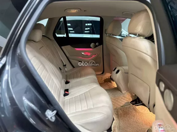 Mercedes-Benz GLC 200 4Matic 2021 - Xe trang bị full option, giá tốt sang tên ngay