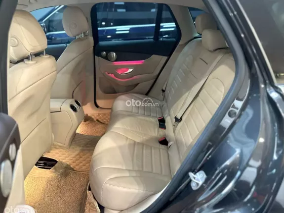 Mercedes-Benz GLC 200 4Matic 2021 - Xe trang bị full option, giá tốt sang tên ngay