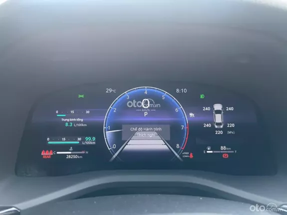 Toyota Camry 2.0Q 2025 - Xe siêu lướt