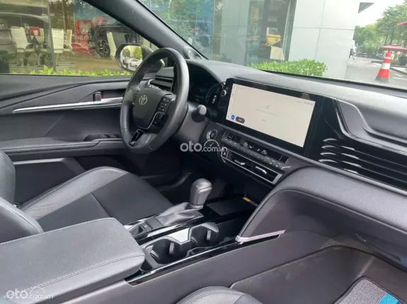 Toyota Camry 2.0Q 2025 - Xe siêu lướt