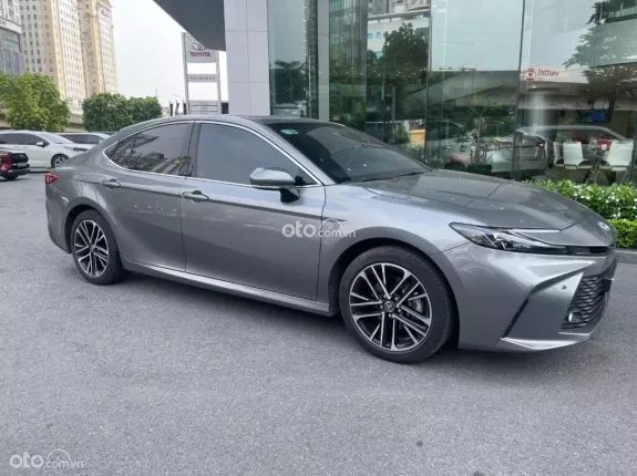 Toyota Camry 2.0Q 2025 - Xe siêu lướt