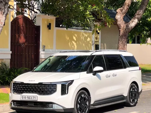 Kia Carnival 2.2D Signature 2025 - Máy dầu tiết kiệm đăng ký cuối 2025