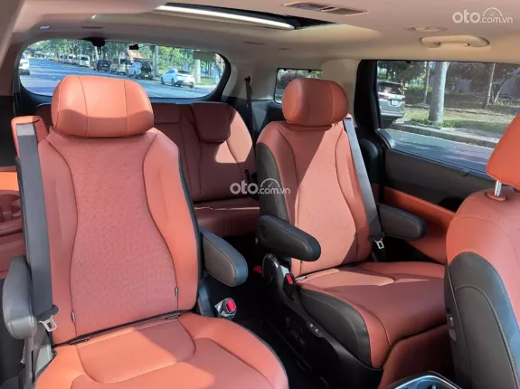 Kia Carnival 2.2D Signature 2025 - Máy dầu tiết kiệm đăng ký cuối 2025