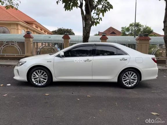 Toyota Camry 2.0E 2018 - Hàng hiếm