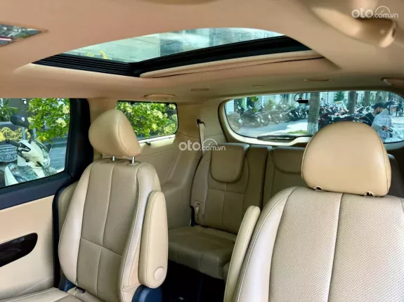 Kia Sedona 2.2 DAT 2018 - Kia Sedona 2.2L máy dầu sản xuất cuối 2018, phom mới 2019 bản cao cấp Full option