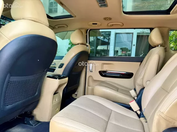 Kia Sedona 2.2 DAT 2018 - Kia Sedona 2.2L máy dầu sản xuất cuối 2018, phom mới 2019 bản cao cấp Full option