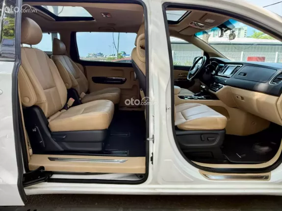 Kia Sedona 2.2 DAT 2018 - Kia Sedona 2.2L máy dầu sản xuất cuối 2018, phom mới 2019 bản cao cấp Full option