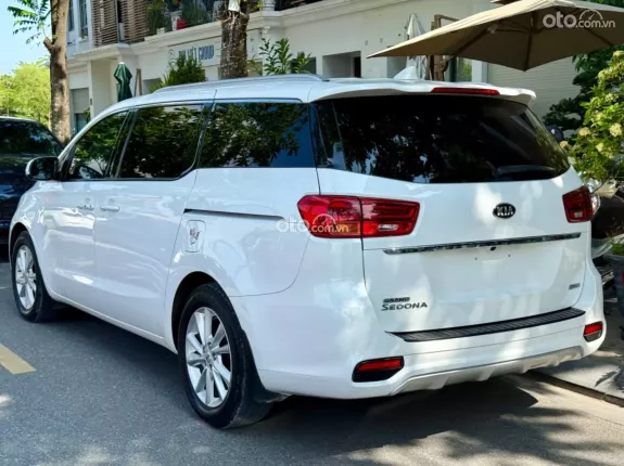 Kia Sedona 2.2 DAT 2018 - Kia Sedona 2.2L máy dầu sản xuất cuối 2018, phom mới 2019 bản cao cấp Full option
