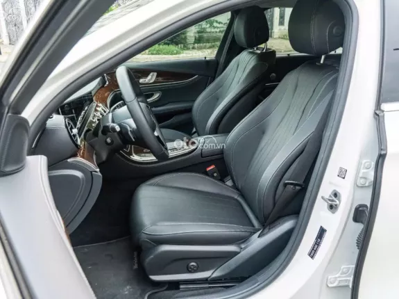 Mercedes-Benz E200 Exclusive V1 2023 - Siêu lướt 5000 km