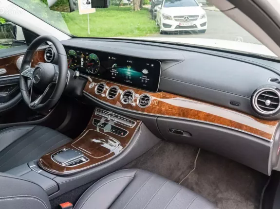 Mercedes-Benz E200 Exclusive V1 2023 - Siêu lướt 5000 km