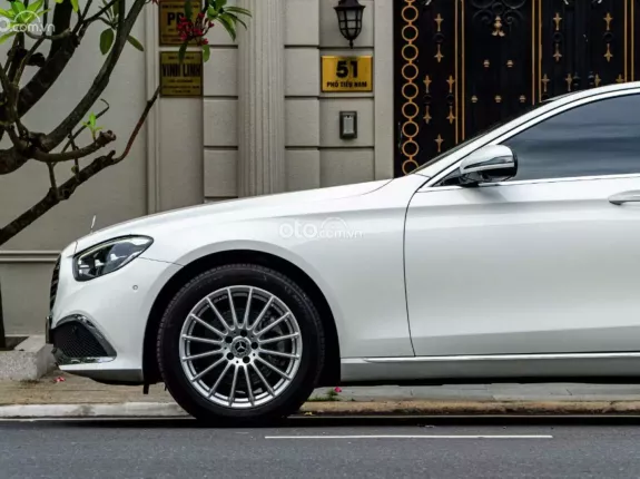 Mercedes-Benz E200 Exclusive V1 2023 - Siêu lướt 5000 km