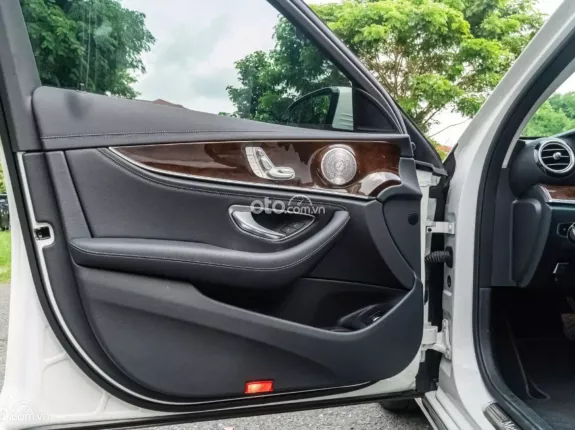 Mercedes-Benz E200 Exclusive V1 2023 - Siêu lướt 5000 km
