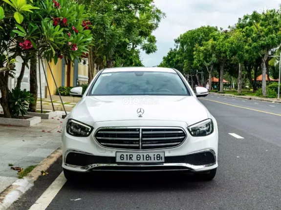 Mercedes-Benz E200 Exclusive V1 2023 - Siêu lướt 5000 km