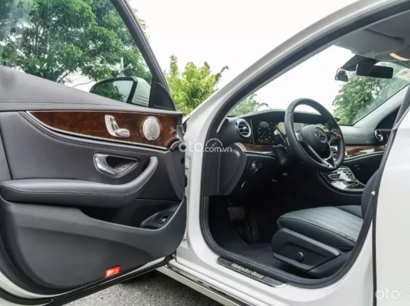 Mercedes-Benz E200 Exclusive V1 2023 - Siêu lướt 5000 km