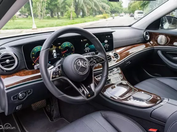 Mercedes-Benz E200 Exclusive V1 2023 - Siêu lướt 5000 km