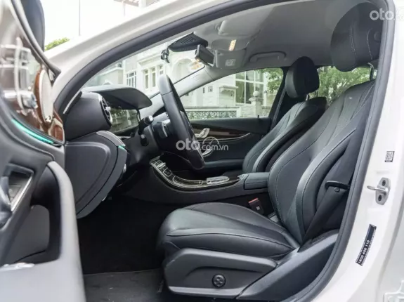 Mercedes-Benz E200 Exclusive V1 2023 - Siêu lướt 5000 km