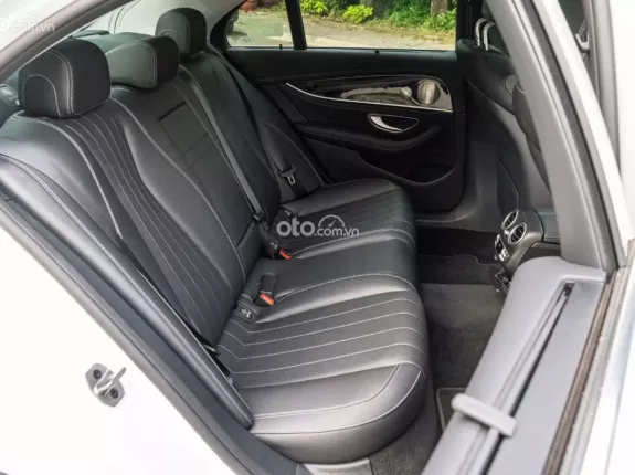 Mercedes-Benz E200 Exclusive V1 2023 - Siêu lướt 5000 km