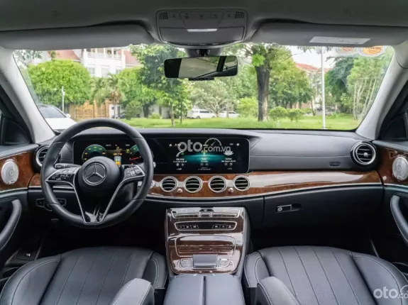 Mercedes-Benz E200 Exclusive V1 2023 - Siêu lướt 5000 km