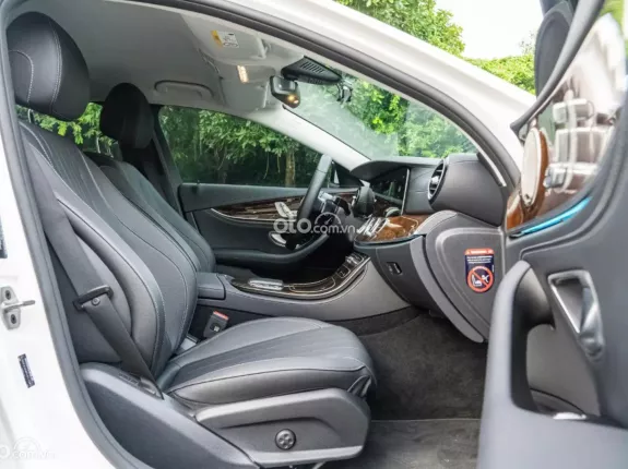 Mercedes-Benz E200 Exclusive V1 2023 - Siêu lướt 5000 km