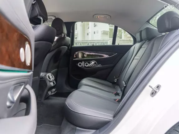 Mercedes-Benz E200 Exclusive V1 2023 - Siêu lướt 5000 km