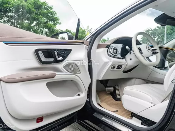 Mercedes-Benz EQS 580 4Matic 2023 - Xe đen nội thất kem, siêu lướt