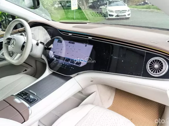 Mercedes-Benz EQS 580 4Matic 2023 - Xe đen nội thất kem, siêu lướt