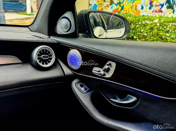 Mercedes-Benz GLC 200 4Matic 2019 - Option gần 300 triệu