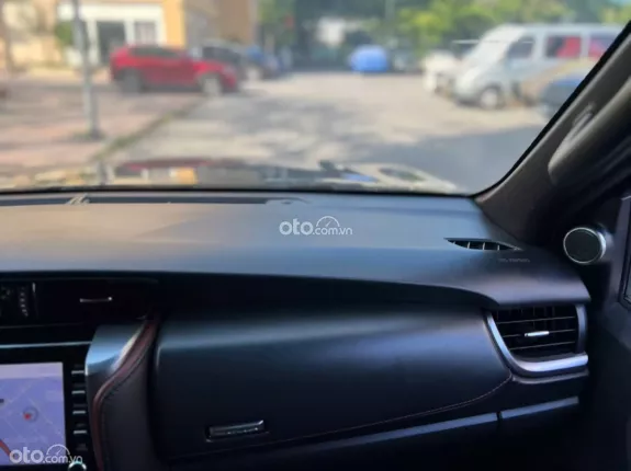 Toyota Fortuner 2.4 AT 4x2 Legender 2020 - Đẹp