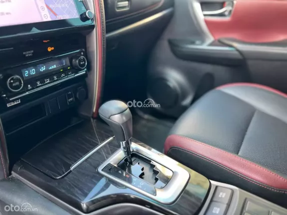 Toyota Fortuner 2.4 AT 4x2 Legender 2020 - Đẹp