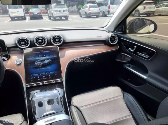 Mercedes-Benz C200 Avantgarde Plus 2022 - Trắng NT Đen