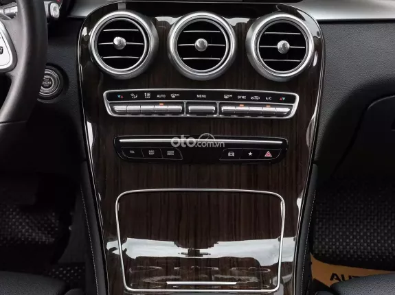 Mercedes-Benz GLC 200 2019 - Một chủ mua mới - Bảo trì bảo dưỡng full lịch sử hãng