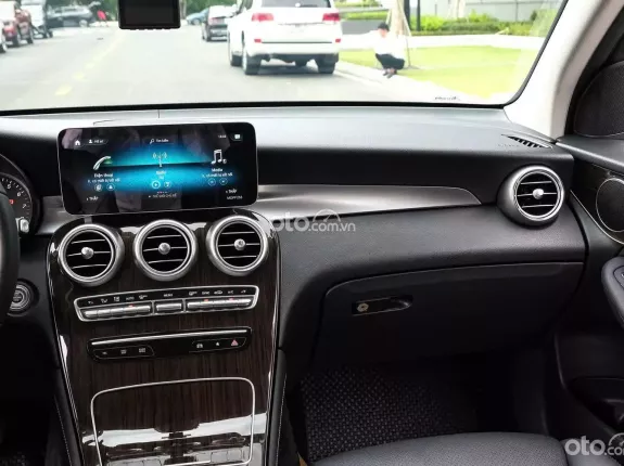 Mercedes-Benz GLC 200 2019 - Một chủ mua mới - Bảo trì bảo dưỡng full lịch sử hãng