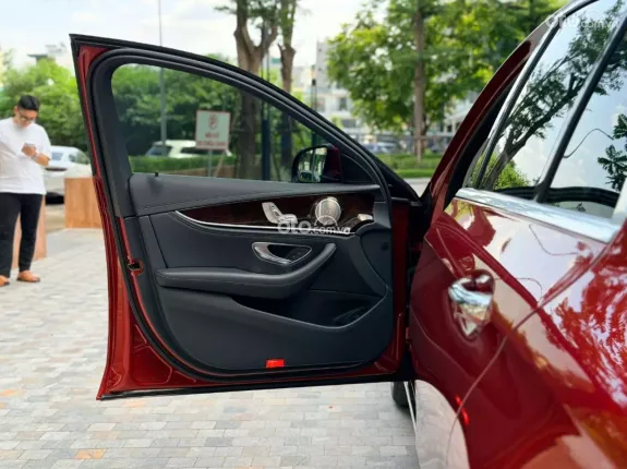 Mercedes-Benz E200 Exclusive V1 2022 - Xe đẹp đăng ký tháng 8/2023