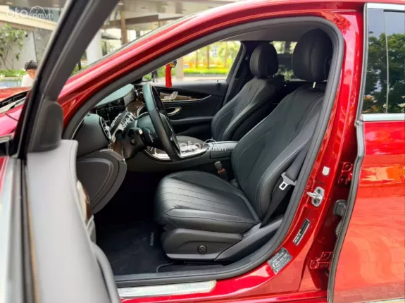 Mercedes-Benz E200 Exclusive V1 2022 - Xe đẹp đăng ký tháng 8/2023