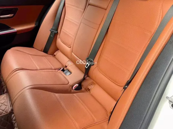 Mercedes-Benz C200 Avantgarde Plus 2022 - Trang bị nhiều tiện nghi hiện đại, vận hành êm ái