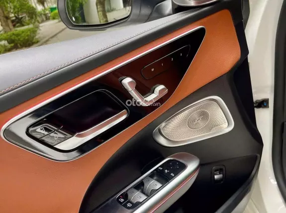 Mercedes-Benz C200 Avantgarde Plus 2022 - Trang bị nhiều tiện nghi hiện đại, vận hành êm ái