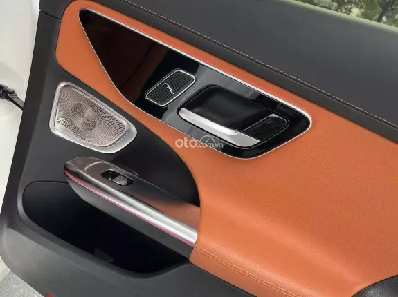 Mercedes-Benz C200 Avantgarde Plus 2022 - Trang bị nhiều tiện nghi hiện đại, vận hành êm ái