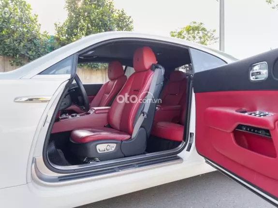 Rolls-Royce Wraith 2016 - Nội thất đỏ sang trọng