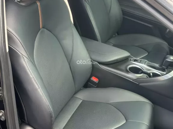 Toyota Camry 2.0G 2022 - Một chủ từ mới full ls hãng