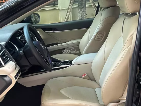 Toyota Camry 2.0G 2021 - Xe chất, giá tốt