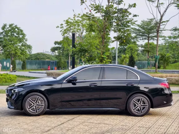 Mercedes-Benz C300 AMG 2022 - Xe đẹp như mới, trang bị full option hiện đại