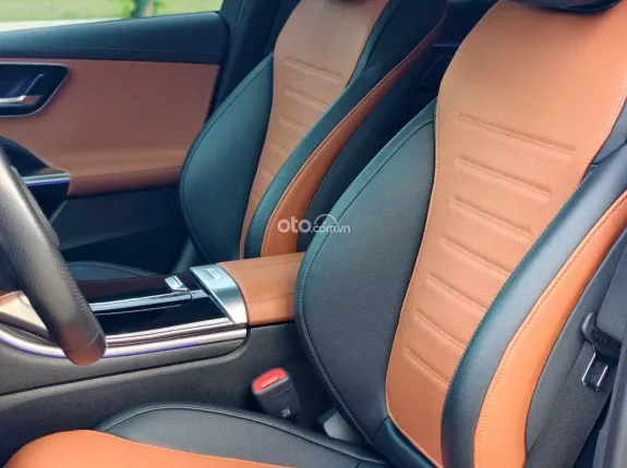Mercedes-Benz C300 AMG 2022 - Xe đẹp như mới, trang bị full option hiện đại