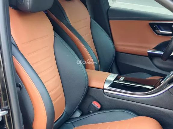 Mercedes-Benz C300 AMG 2022 - Xe đẹp như mới, trang bị full option hiện đại