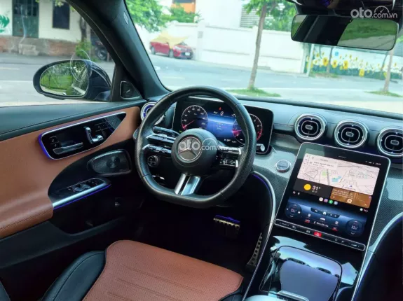 Mercedes-Benz C300 AMG 2022 - Xe đẹp như mới, trang bị full option hiện đại