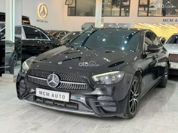 Mercedes-Benz E300 AMG 2021 - Đẹp mới cứng cựa, option full