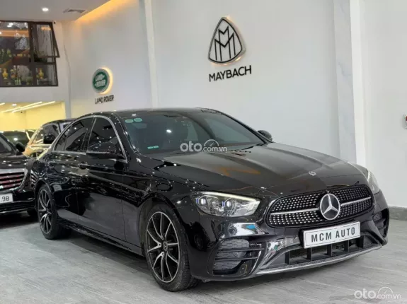 Mercedes-Benz E300 AMG 2021 - Đẹp mới cứng cựa, option full
