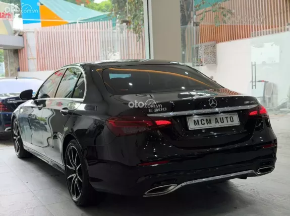 Mercedes-Benz E300 AMG 2021 - Đẹp mới cứng cựa, option full