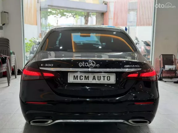Mercedes-Benz E300 AMG 2021 - Đẹp mới cứng cựa, option full