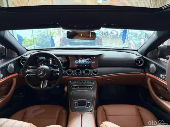Mercedes-Benz E300 AMG 2021 - Đẹp mới cứng cựa, option full