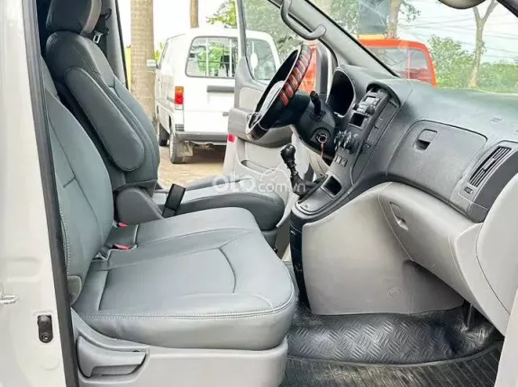 Hyundai Grand Starex 2.5 MT 2015 - Bán Starex tải van 3 chỗ đời 2015, máy dầu nhập khẩu nguyên chiếc nội địa Hàn Quốc